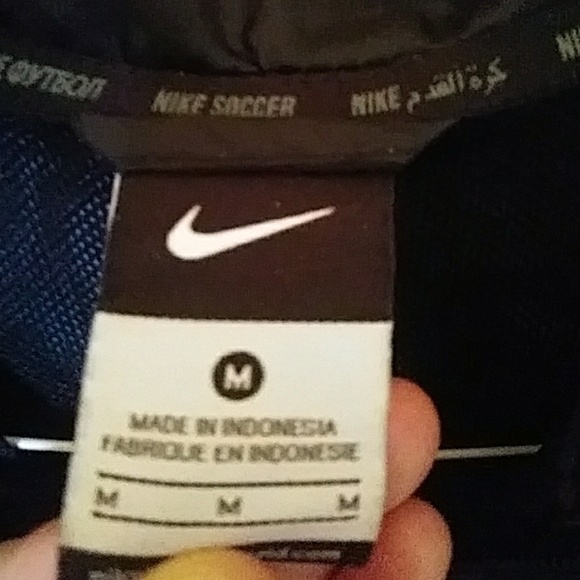 Nike Rain Jacket - Picture 2 of 4